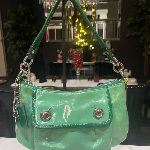 Coach Poppy Groovy patent leather Green Shoulder Bag - Picture 8 of 10
